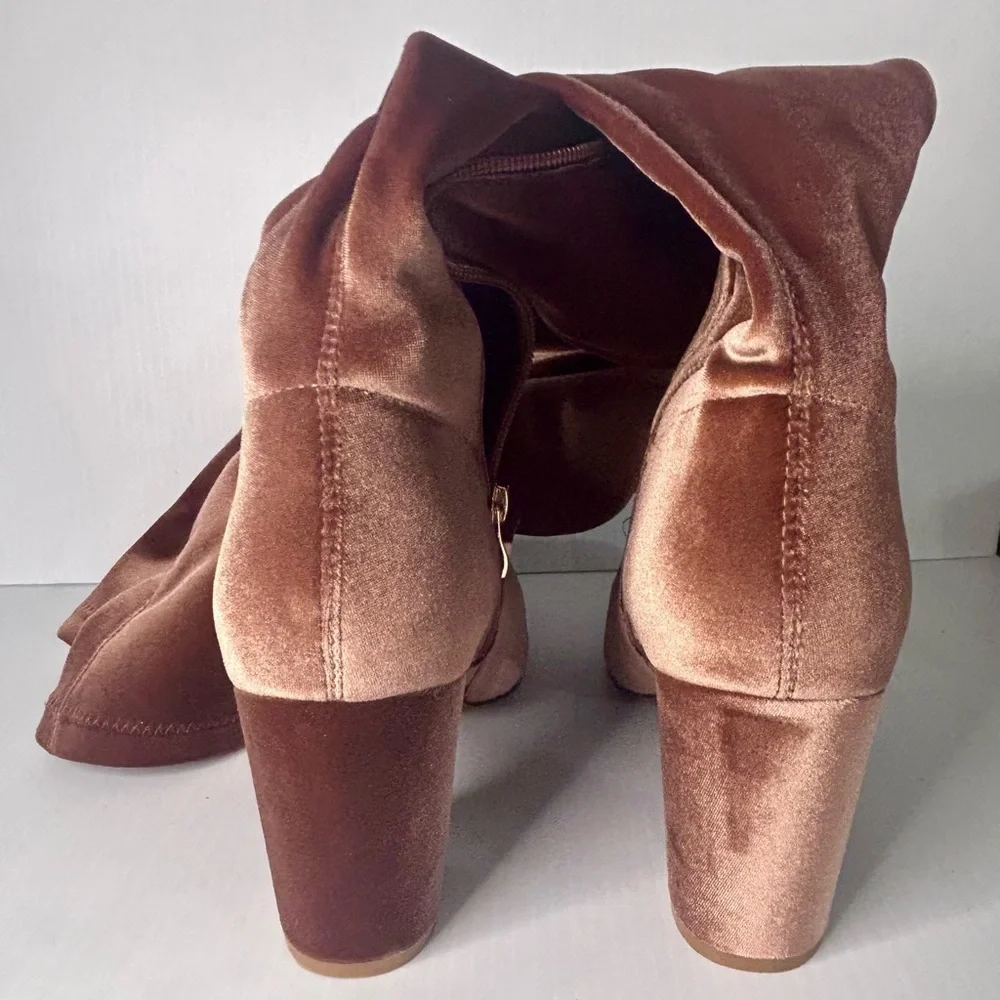 👢Smash NIB “Malia Over the Knee” Chic Velvet Boots in Nude Color